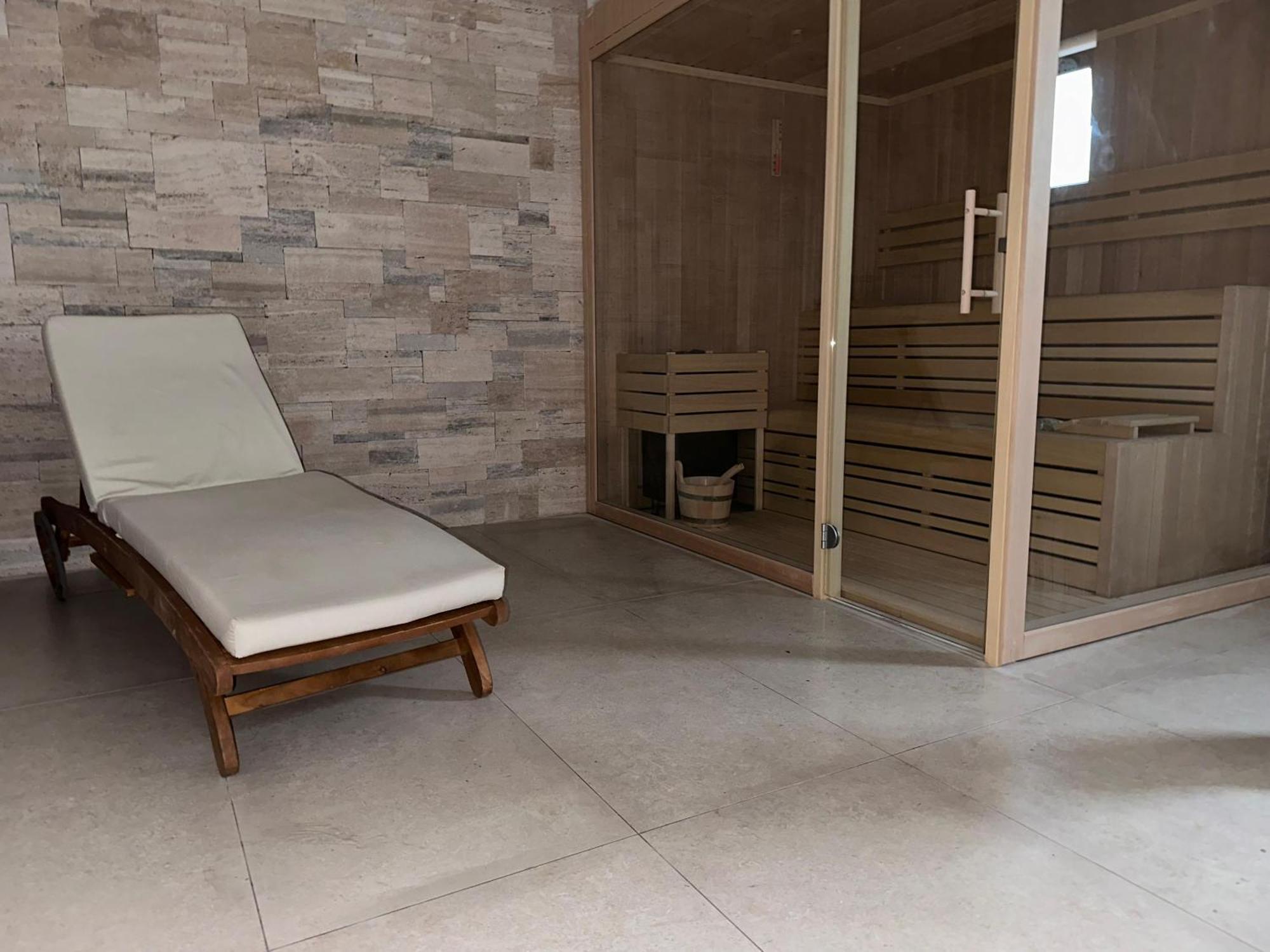 Villa Tina With Swimming Pool, Tennis Court, Games Room, Sauna, Gym, Bbq Policnik 外观 照片