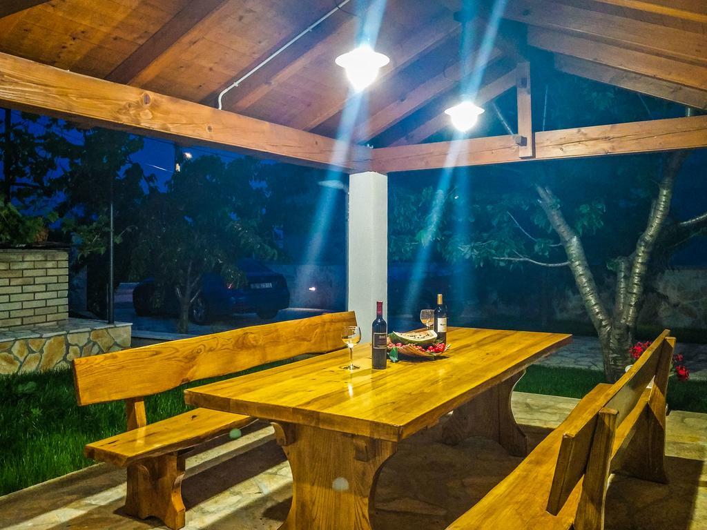 Villa Tina With Swimming Pool, Tennis Court, Games Room, Sauna, Gym, Bbq Policnik 外观 照片