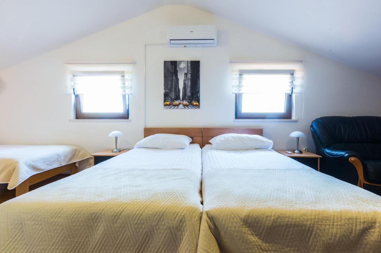 Villa Tina With Swimming Pool, Tennis Court, Games Room, Sauna, Gym, Bbq Policnik 外观 照片